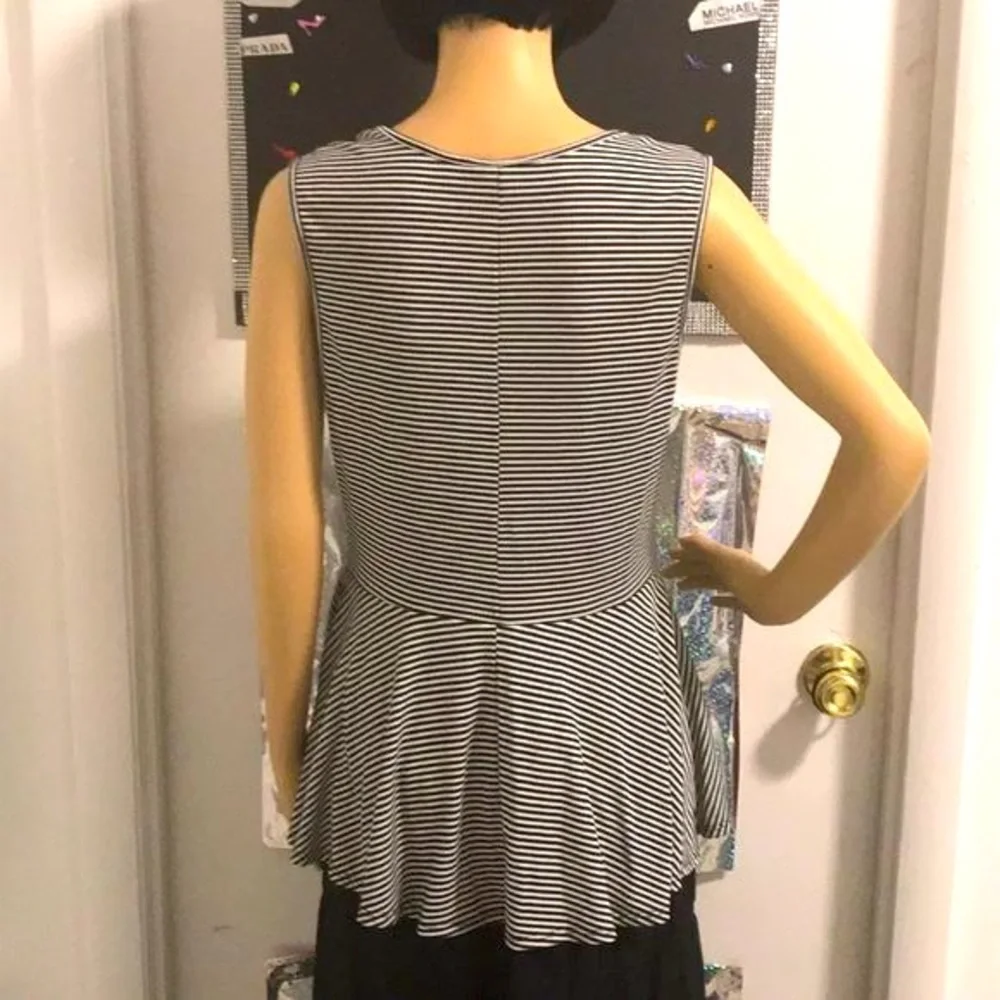 Torrid sleeveless top - Picture 4 of 9